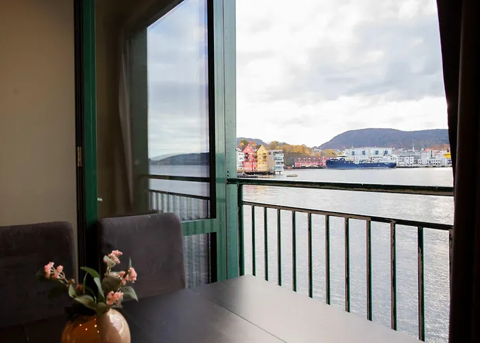 Апартаменты Beautiful Harbour With French Balcony *