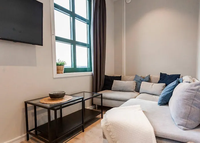 Апартаменты Beautiful Harbour With French Balcony Берген