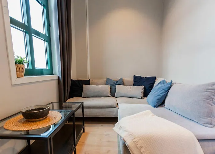 Beautiful Harbour With French Balcony Апартаменты